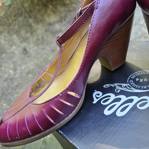 Seychelles Plum Leather Duchess T-strap buckle shoes size 8 - Picture 5 of 9